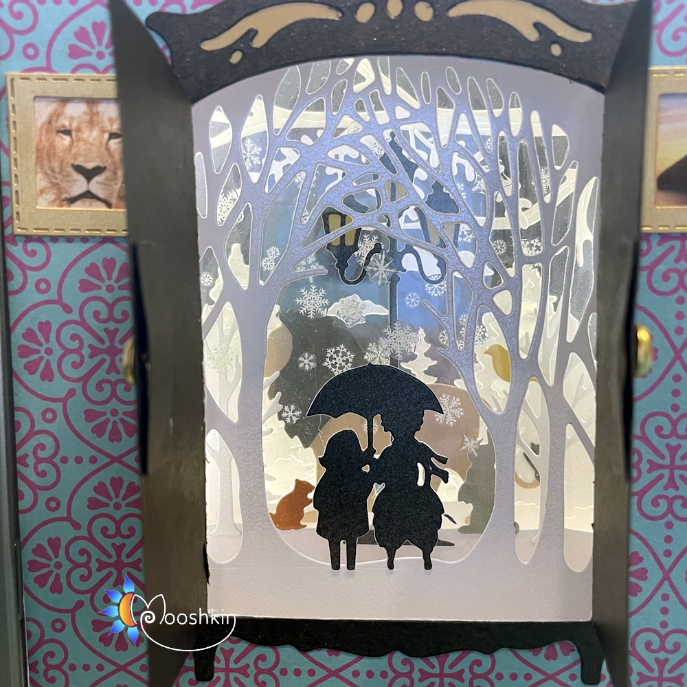Handmade Lantin (light-up scene in a tin): the king in the cupboard, a snowy fantasy world behind the doors of a cupboard