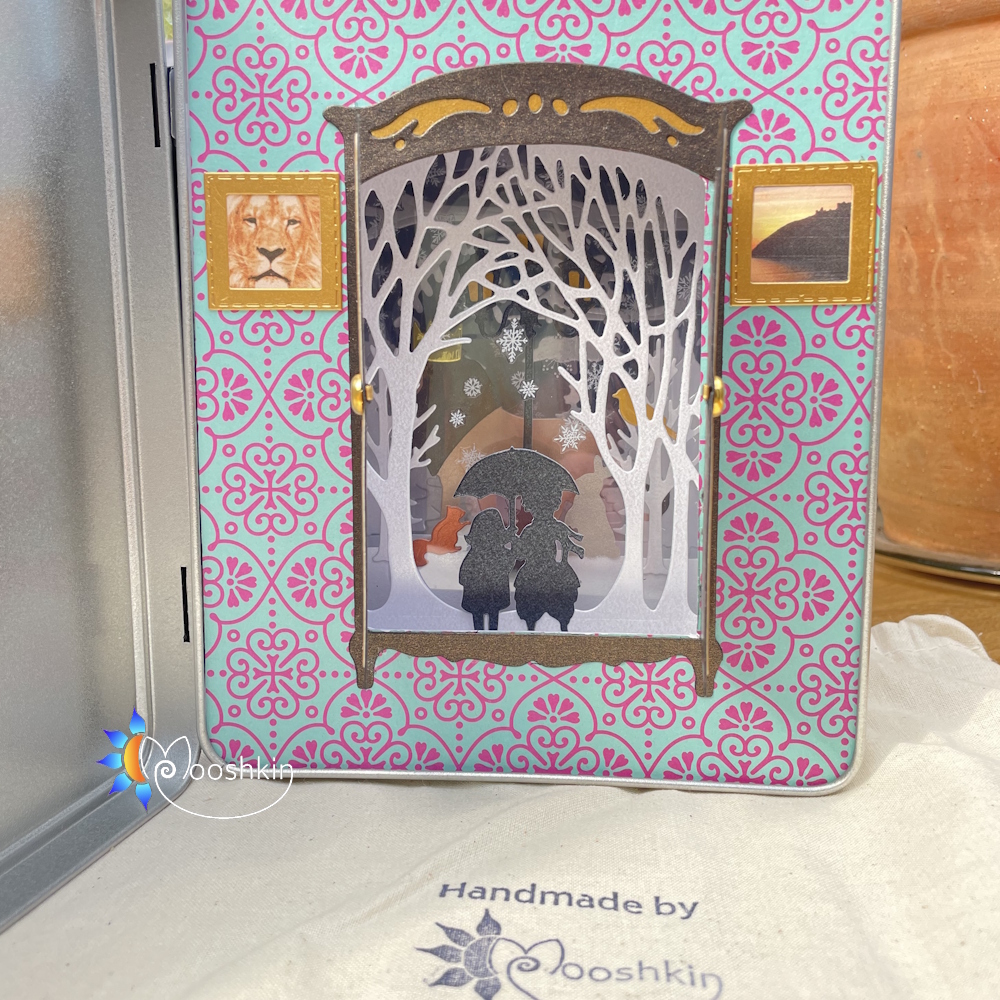 Handmade Lantin (light-up scene in a tin): the king in the cupboard, a snowy fantasy world behind the doors of a cupboard